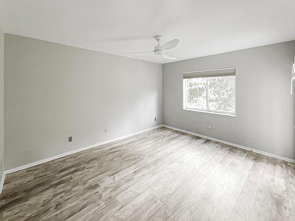 5th image of 224 SE Village Drive #224