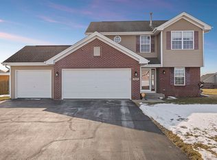 5902 Legacy Ln, South Beloit, IL 61080