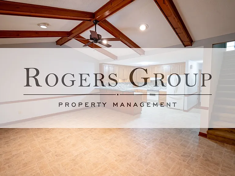 1581 Graham Ave — Photo 6
