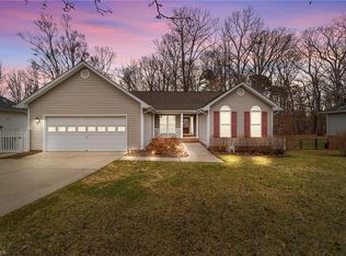 1235 Somerset Crossing Ln, Kernersville, NC 27284