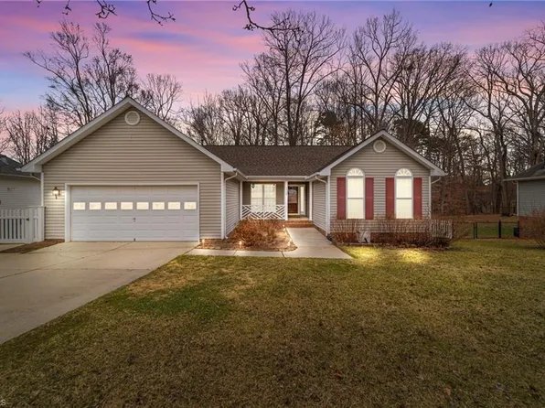 1235 Somerset Crossing Ln, Kernersville, NC 27284