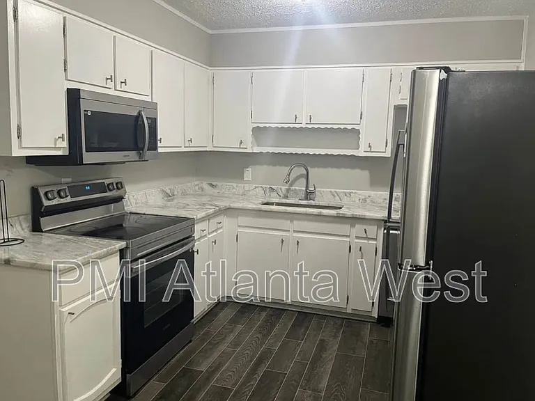 8421 Stonewall Jackson Dr — Photo 5
