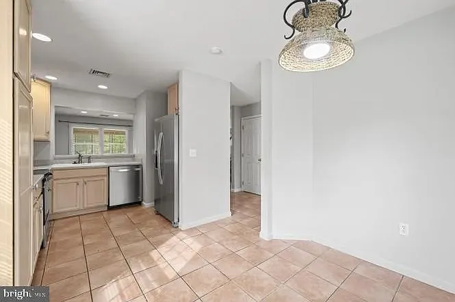 262 Crescent Dr — Photo 8