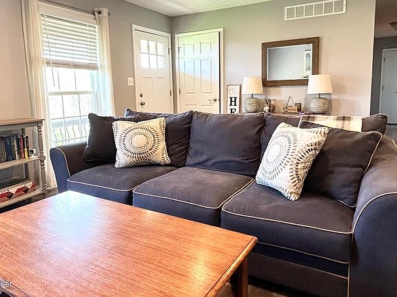 5th image of 1807 Circleview Dr