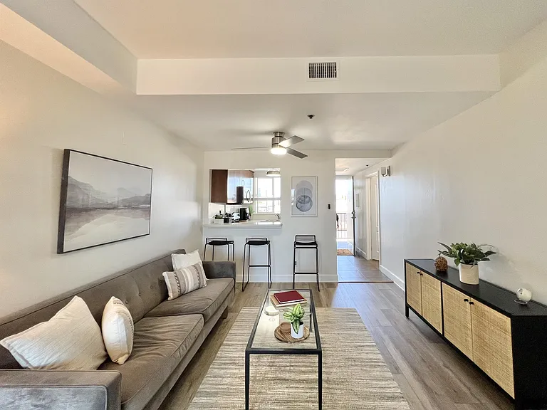2828 University Ave #301 — Photo 4
