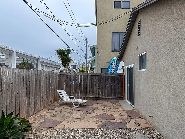 136 Oxnard Ave — Photo 5