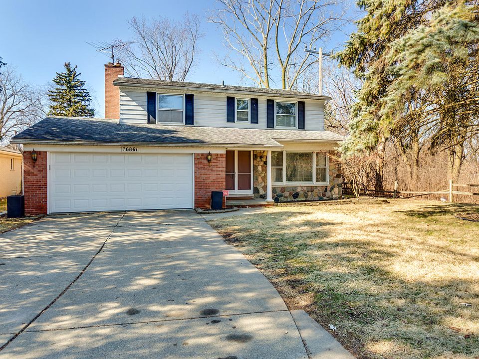 1st image of 26861 Bloomfield Dr S