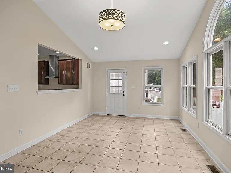 209 Peony Ln — Photo 20