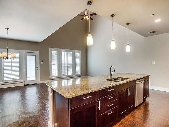 3rd image of 1409 Clarinet Ln