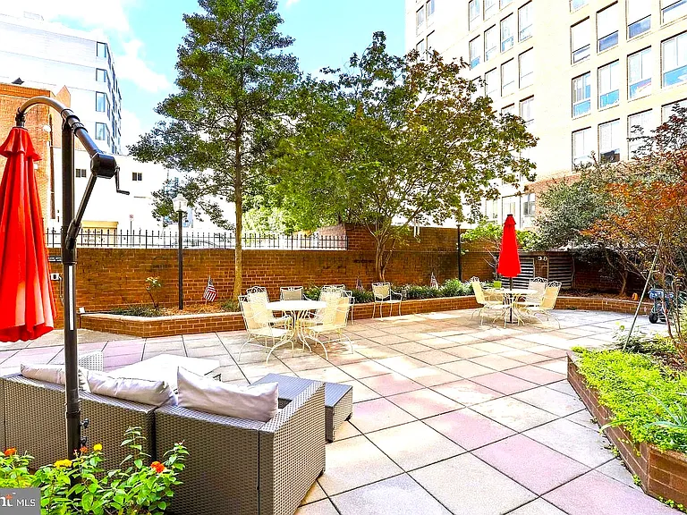 1260 21st St NW #200 — Photo 28