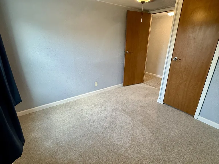502 N H St — Photo 10