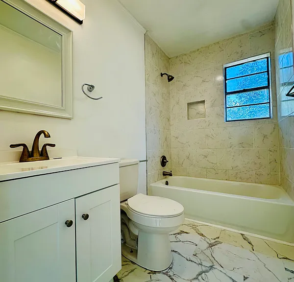 2300 Bryan St — Photo 11