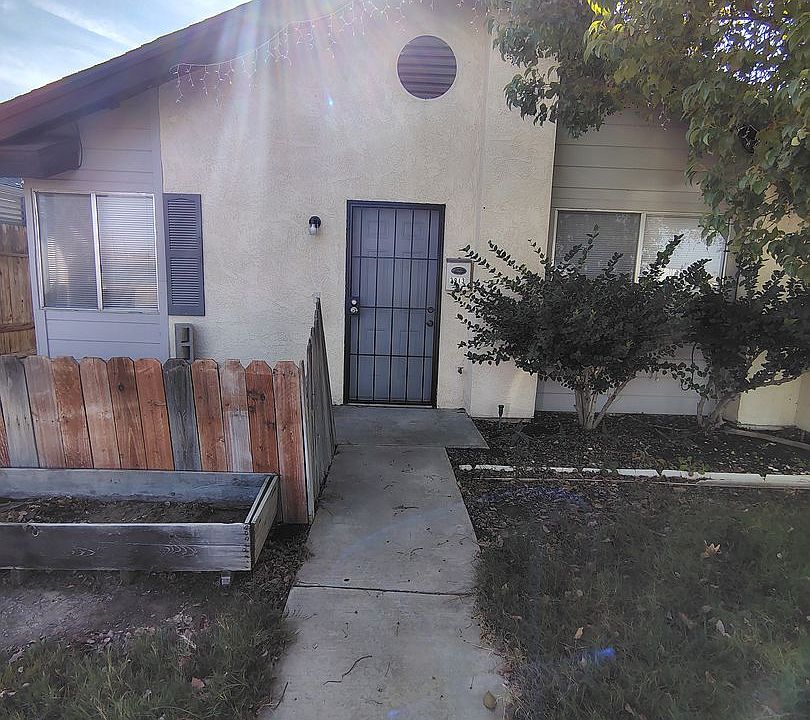 1st image of 3913 Manor St #A