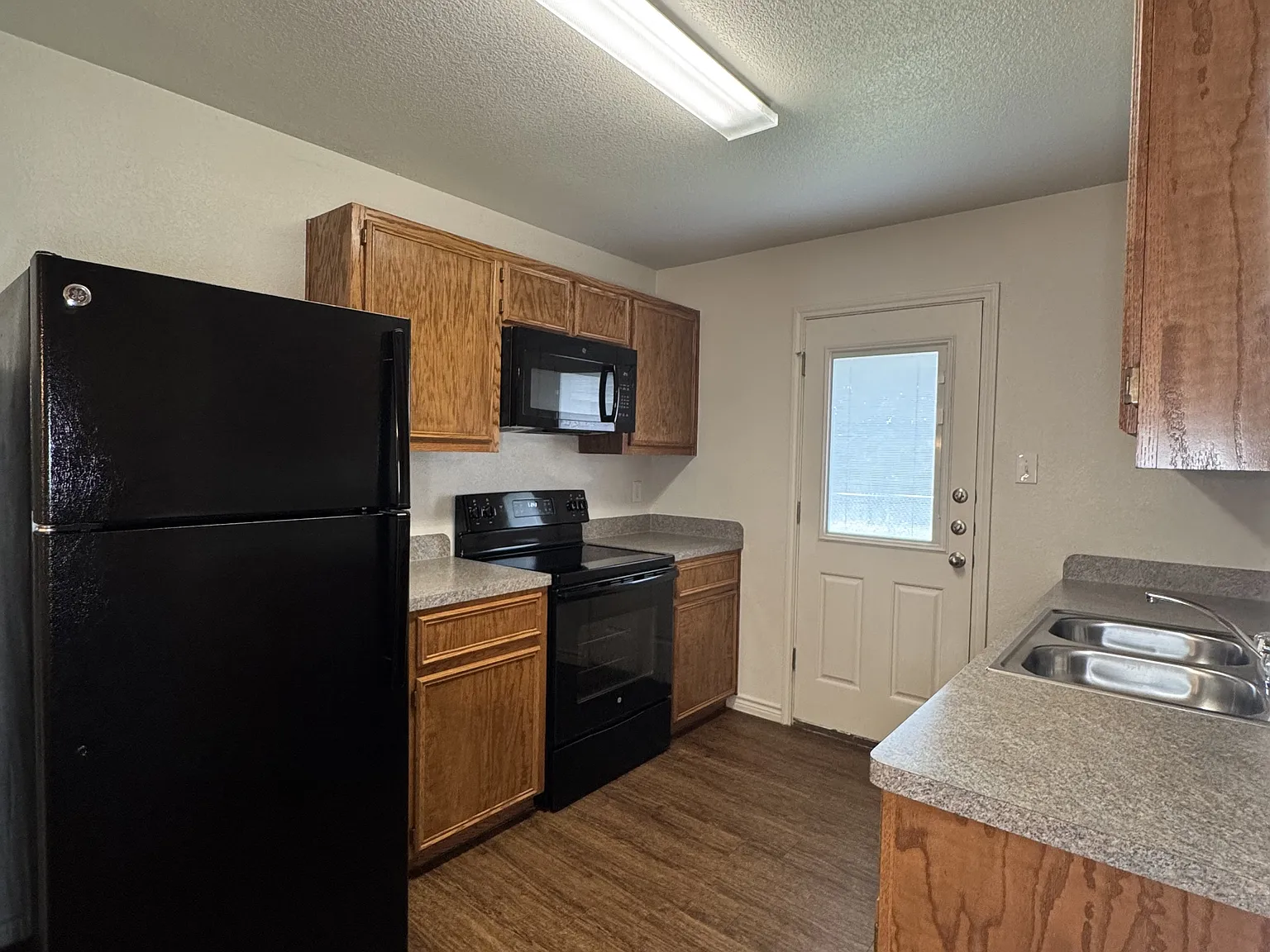 1521 Justin Loop - B — Photo 4