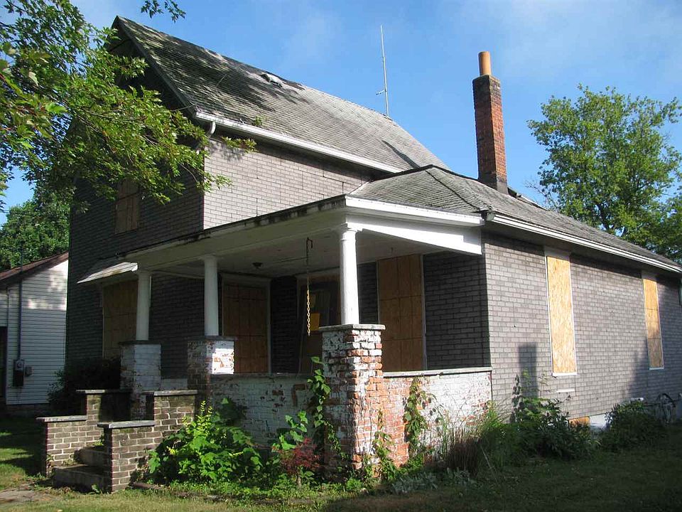 2nd image of 213 Lisle St