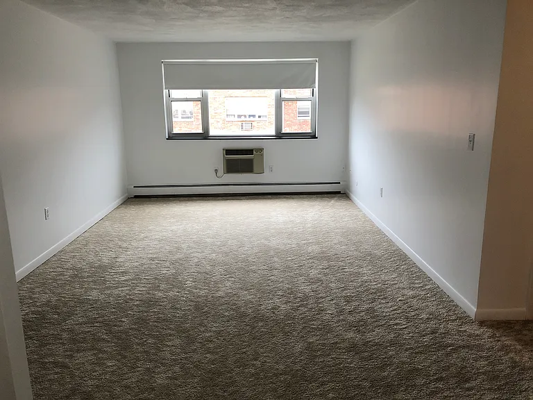 Lexington St Apartments — Photo 72