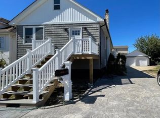 2 Ostend Rd, Island Park, NY 11558