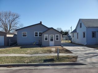 104 W Teek St, Parkston, SD 57366