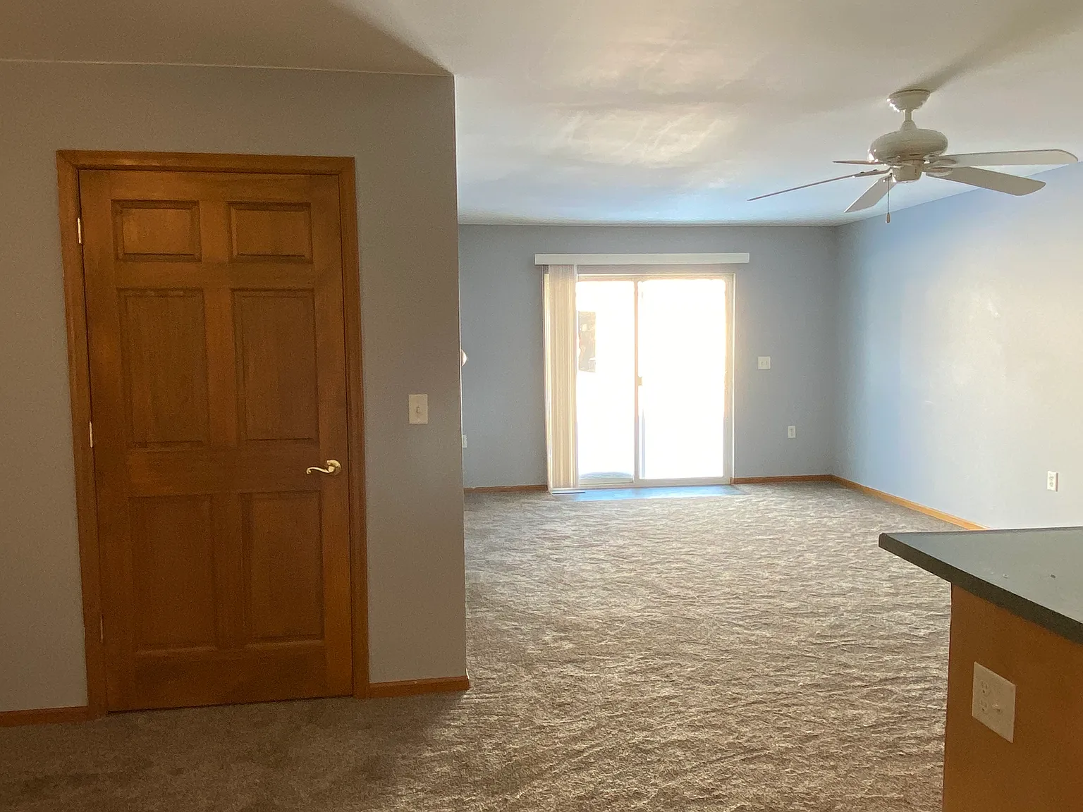 2 bed, 800 sqft, $975 — Photo 2
