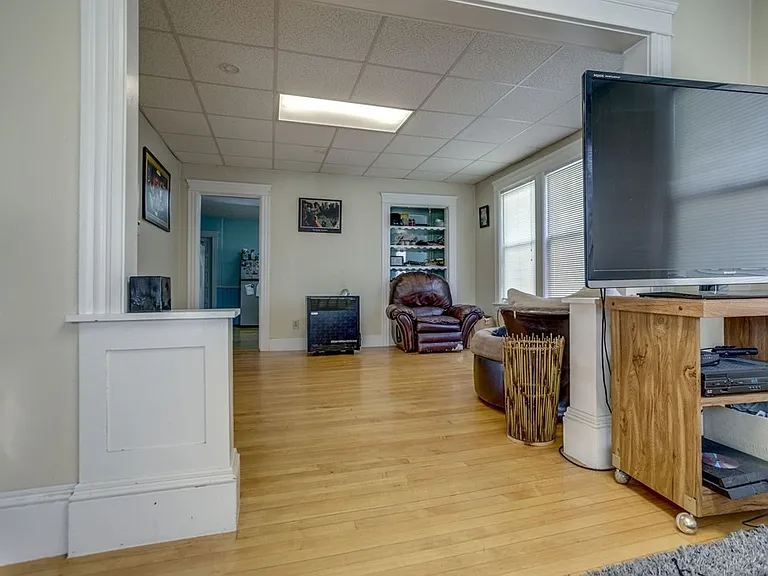 114 Beaverbrook Pkwy #2 — Photo 2