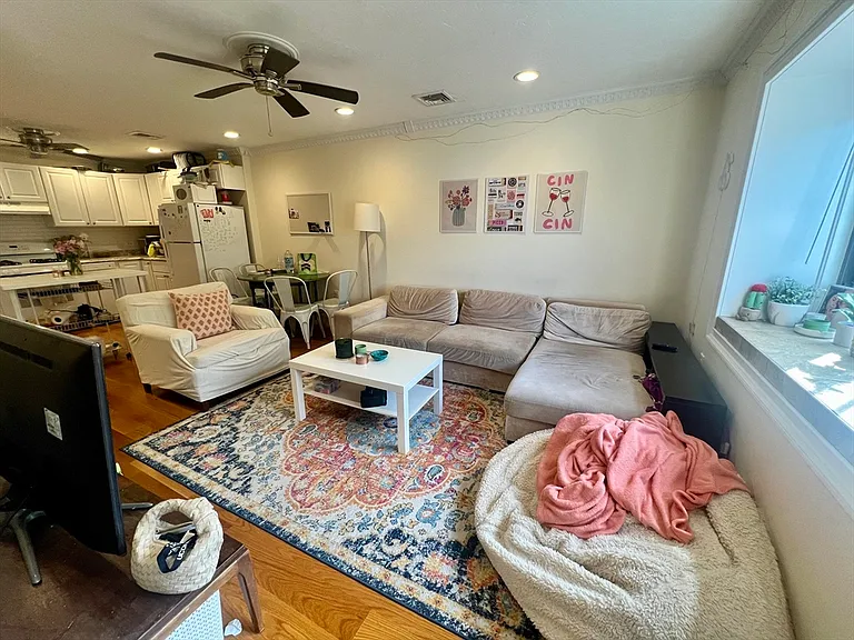 245 E St #3 — Photo 15