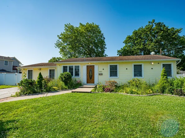 800 Peconic Avenue, West Babylon, NY 11704