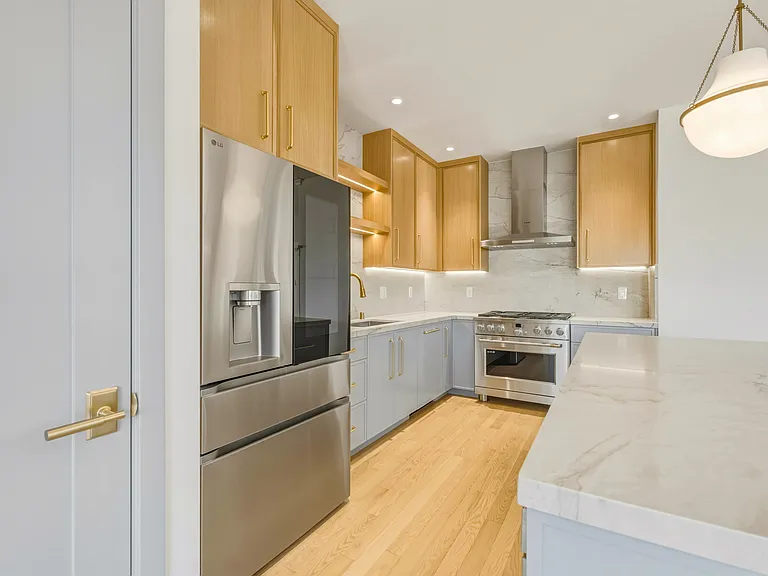 244 16th Ave — Photo 9