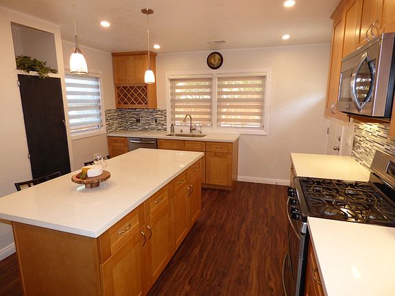 4th image of 2201 Arlington Dr