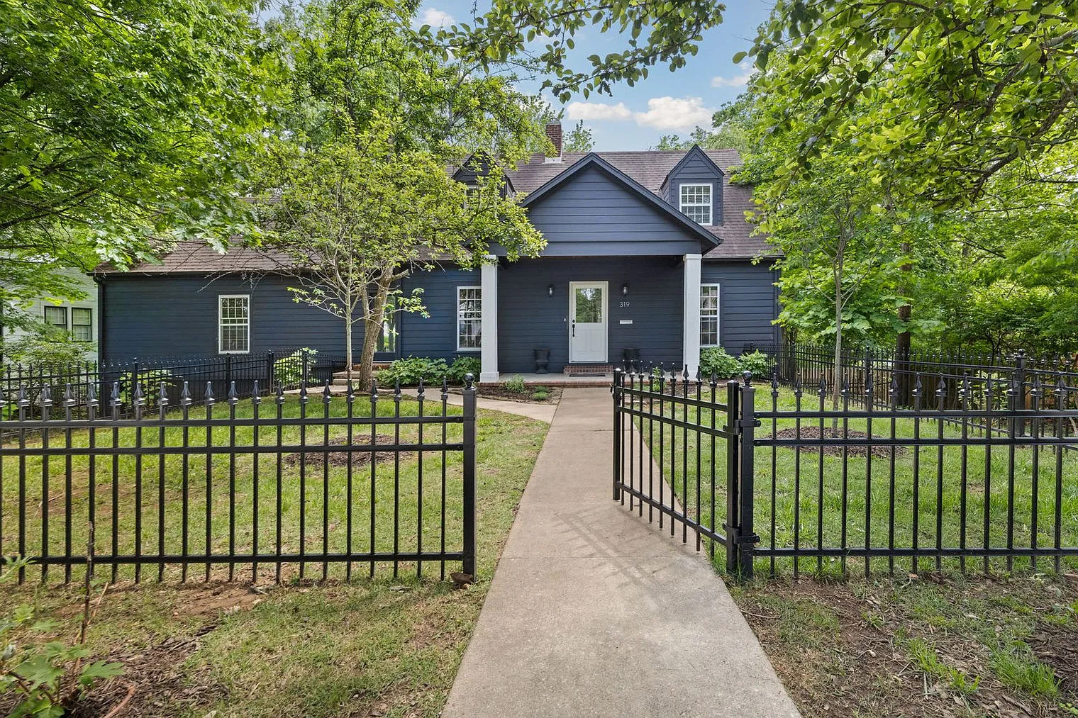5 bed, 3.0 bath, 3422 sqft, $6,842 — Photo 2