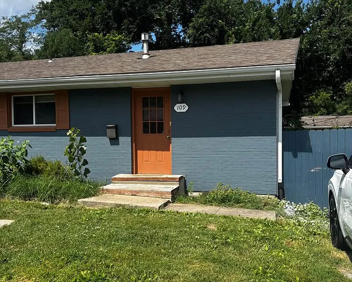 109 Redwood Rd — Photo 1