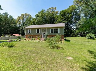 26 Red Oaks Mill Rd, Poughkeepsie, NY 12603