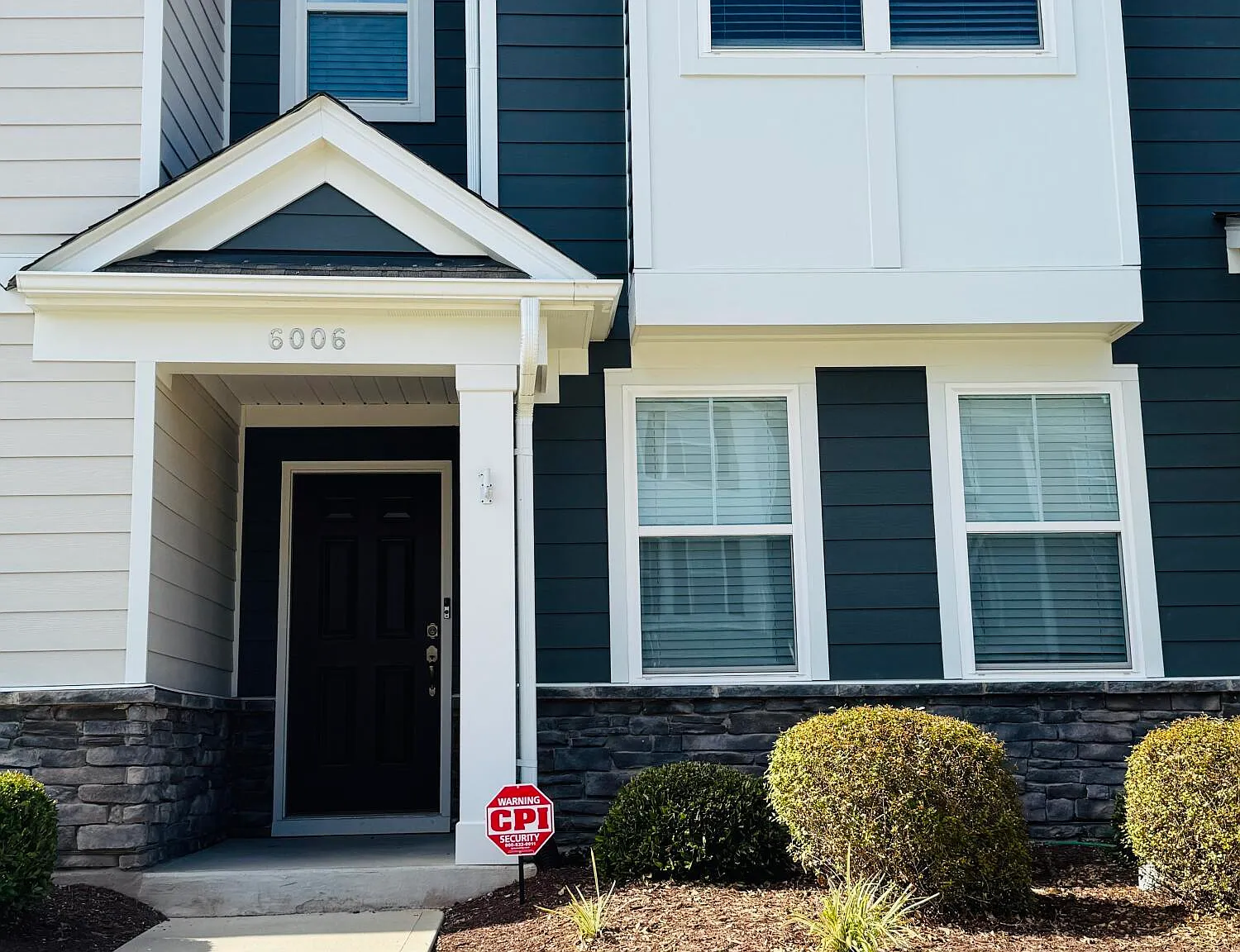 3 bed, 3.5 bath, 1750 sqft, $1,850 — Photo 2