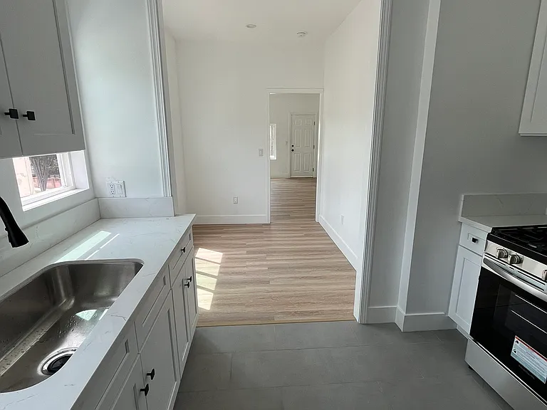 1044 N Townsend Ave #1/2 — Photo 3