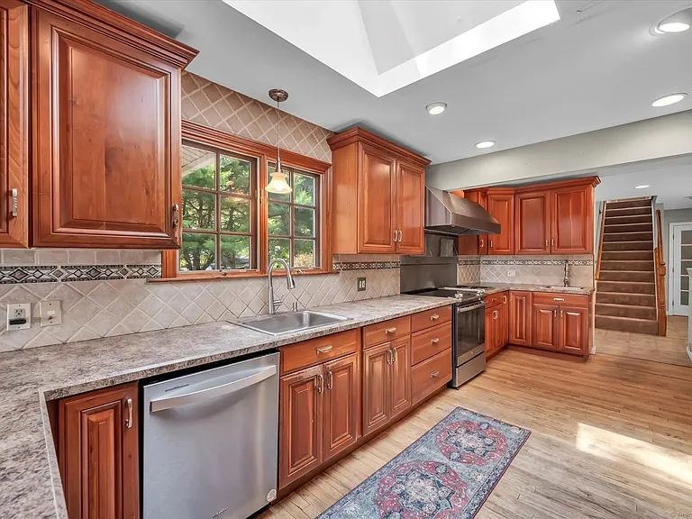 421 Hemlock Point Dr — Photo 9