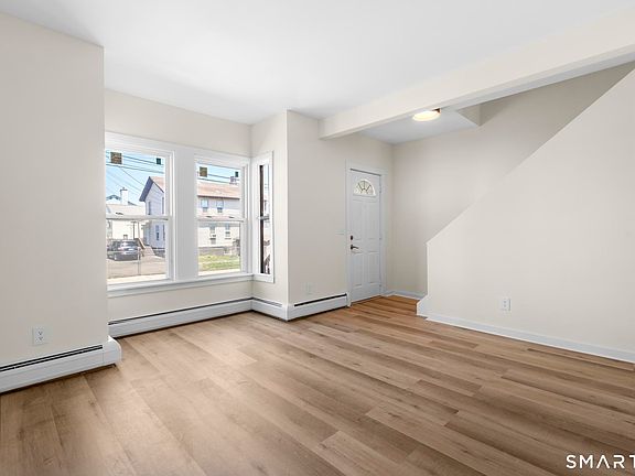 4th image of 704 Maple St 704