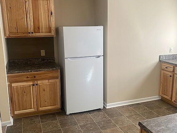5th image of 512 Knowl St