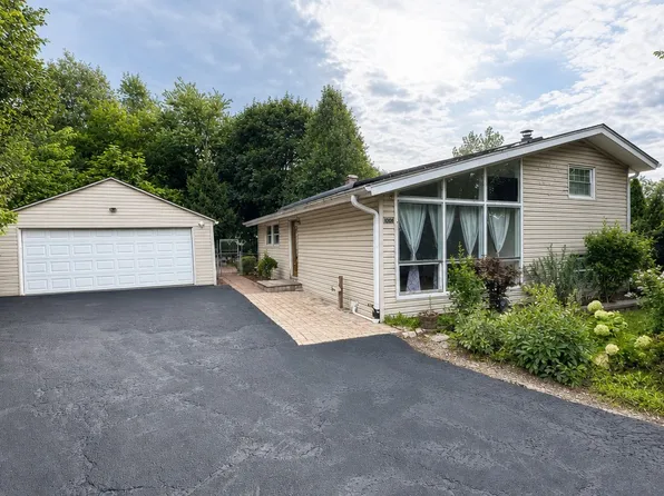 1008 Adams Ct, Carpentersville, IL 60110