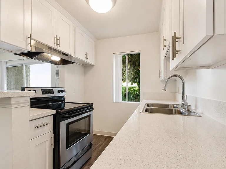 Villa La Paloma Apartments | 7722 Reseda Blvd — Photo 14
