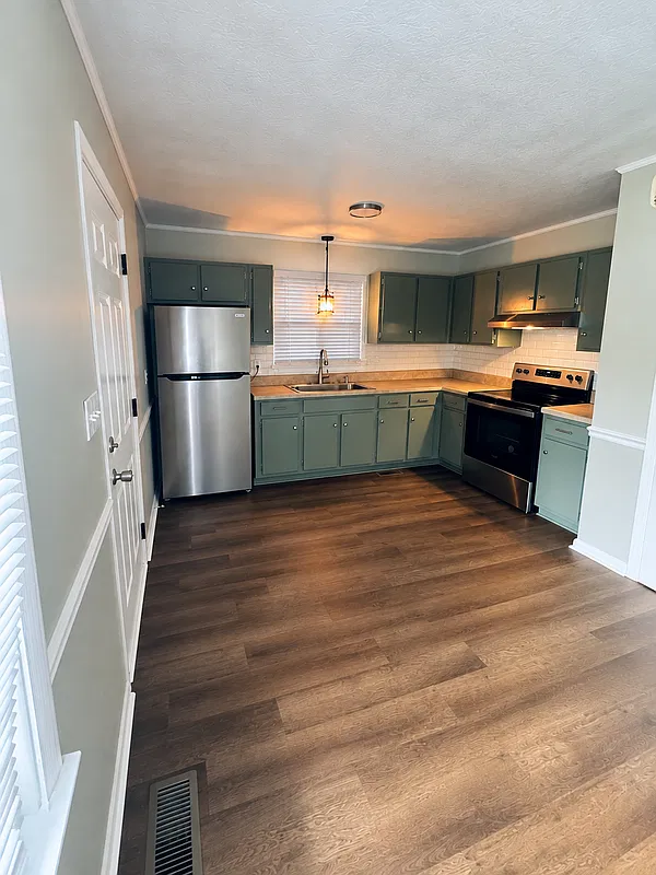 4 bed, 1.5 bath, 1301 sqft, $1,595 — Photo 4