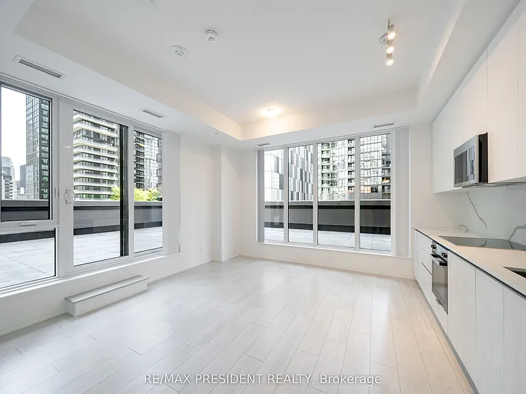 400 King St W #808 — Photo 22