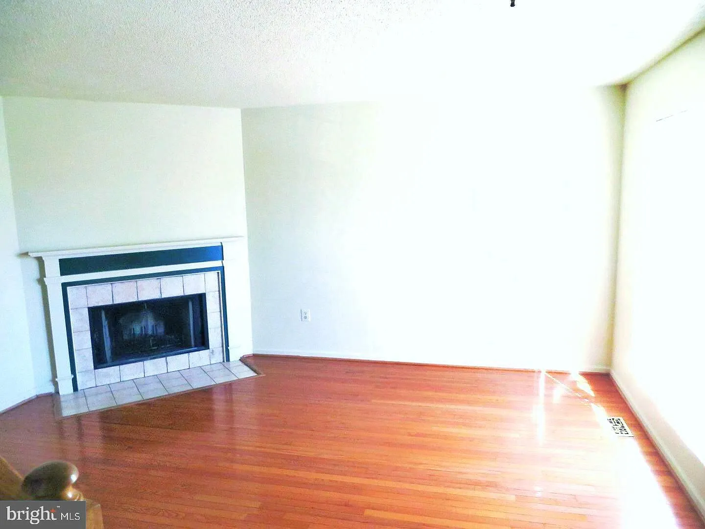 Beautiful 3-level townhouse convenient to I-95, Beltway, and Kingstowne/Springfield Mall — Photo 2