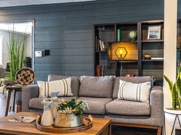 13615 White Ave #207