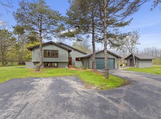 11547 N Laguna Dr, Mequon, WI 53092