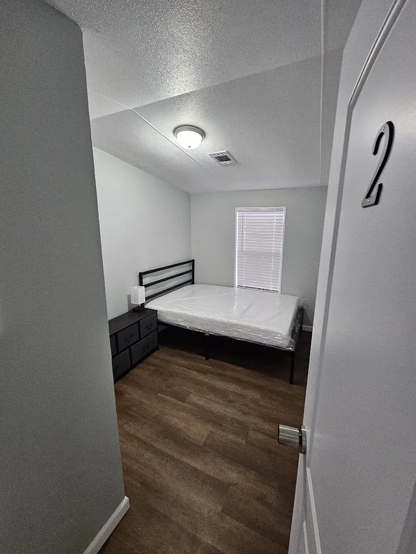 8144 Hewitt St - Room 2 — Photo 1