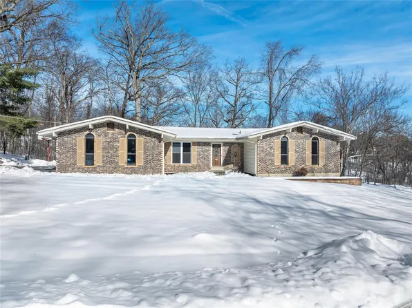 3321 Ridgeway Dr, Saint Charles, MO 63303