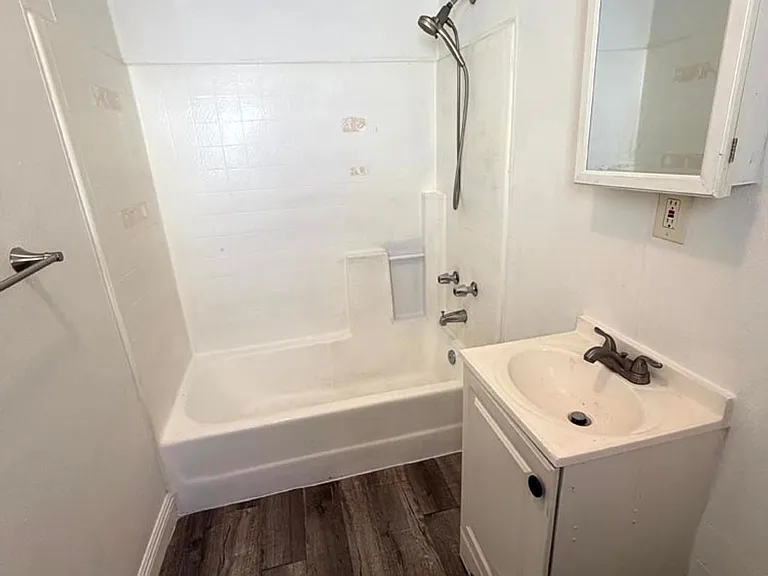 139 S Rosemead Blvd — Photo 12