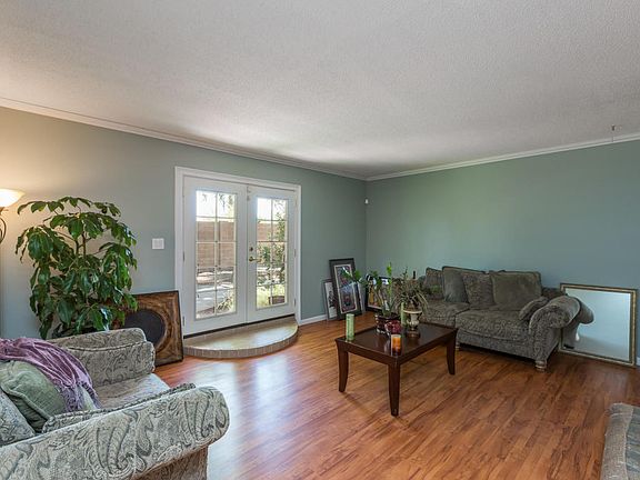 4th image of 711 E 7th Pl
