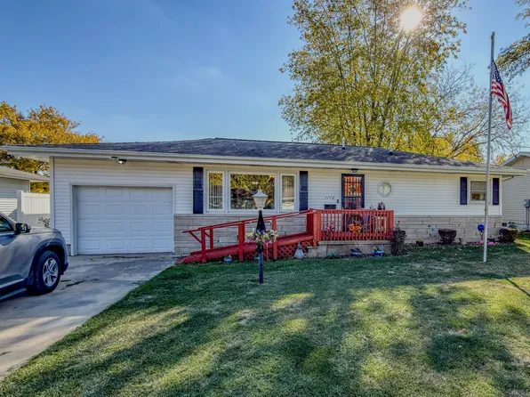 1116 Eastview Dr, Paxton, IL 60957