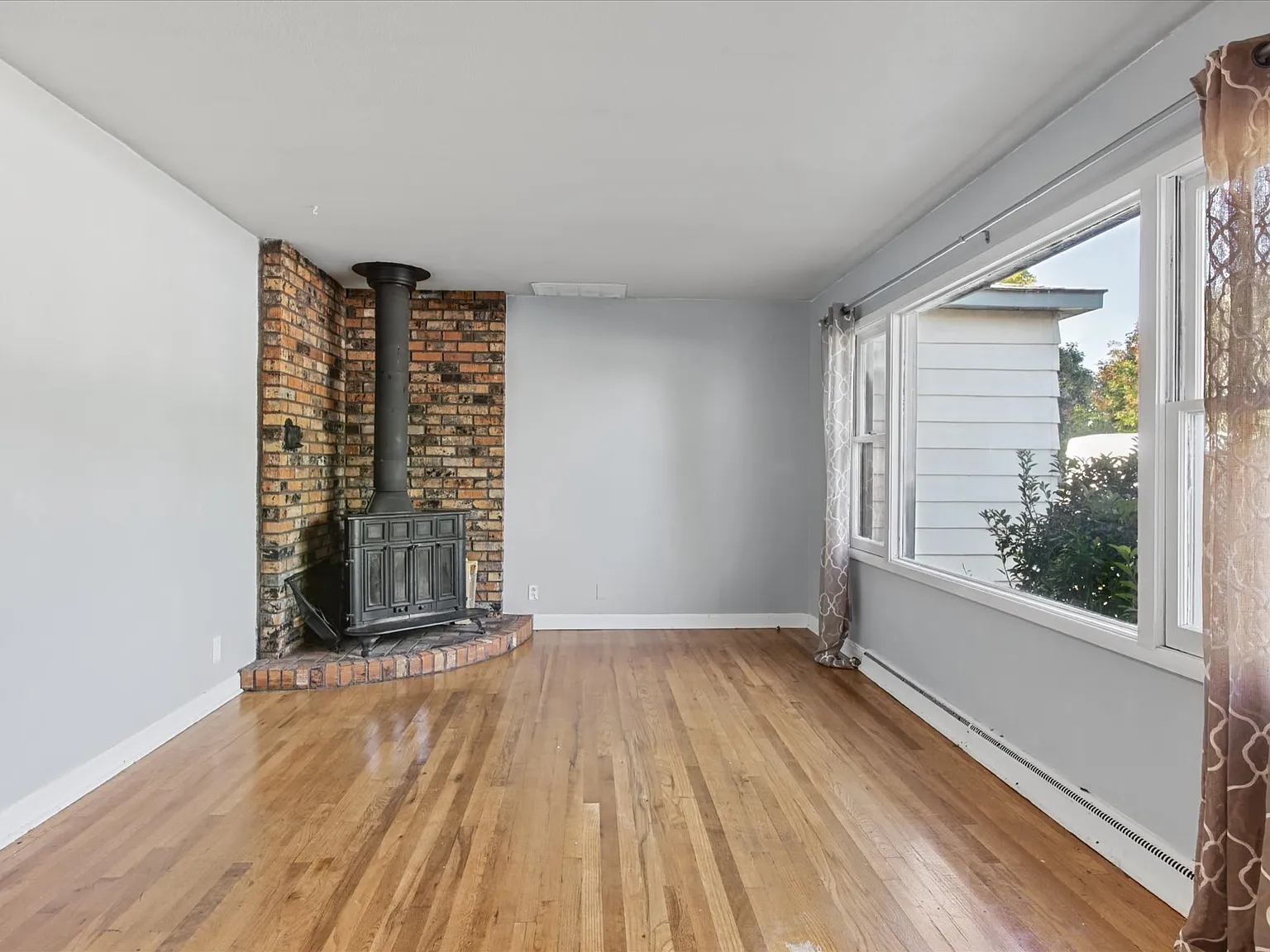 2 bed, 900 sqft, $2,300 — Photo 2