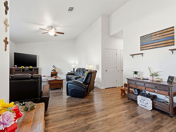 4th image of 727 W Willow Oak Avenue
